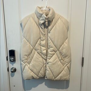 Abercrombie & Fitch Cream Puffer Vest